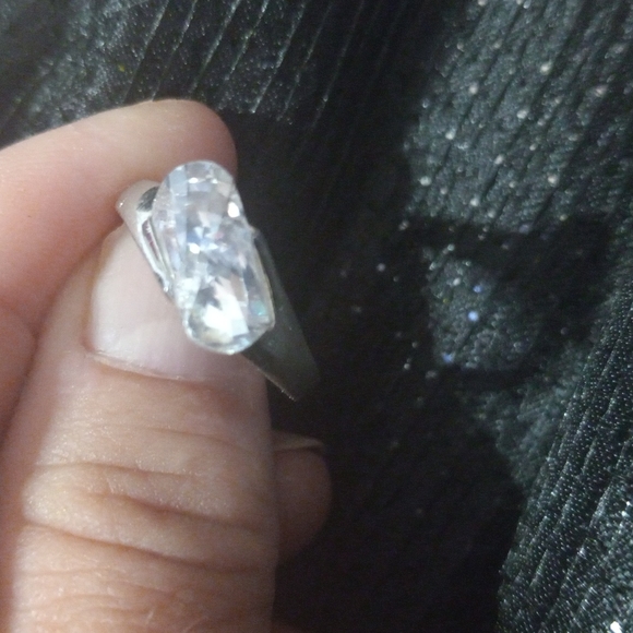 925Ring size 8 silver band with  clear  triangler shaped stone - Picture 5 of 11